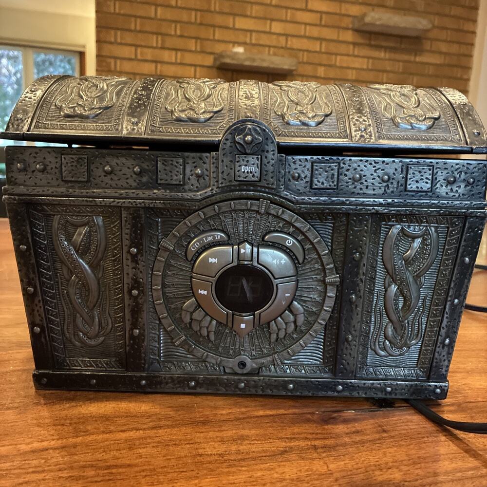 Disney Pirates of the Caribbean CD Player Treasure Chest Davy Jones PC500B Works